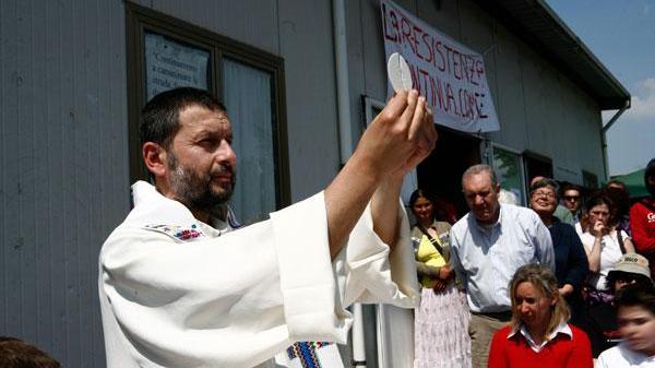 Sono un prete e qualcosa mi manca: avere un figlio