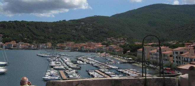 Sopralluogo della Finanza in Comune a Marciana Marina 
