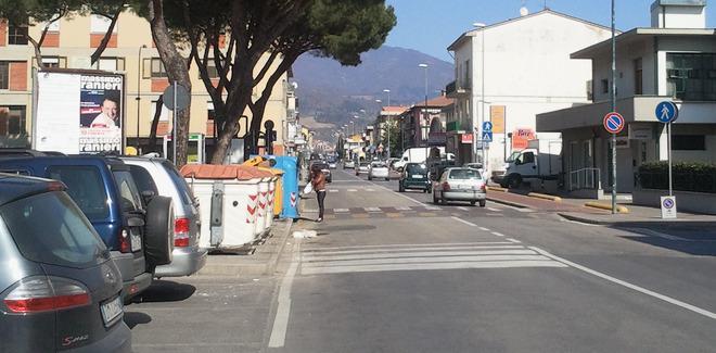 Via Oste, dieci negozi chiusi in due anni 