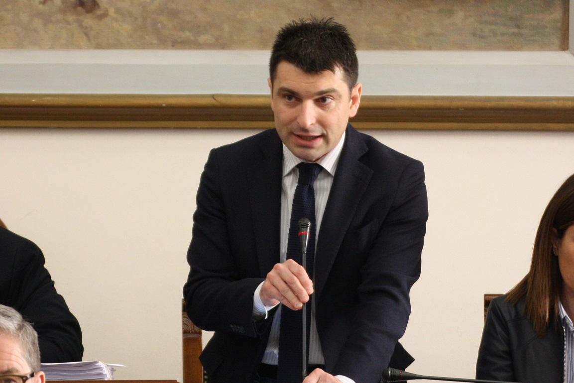 L'assessore al Bilancio Giacomo Cerboni durante la relazione al consiglio comunale sul consuntivo 2018