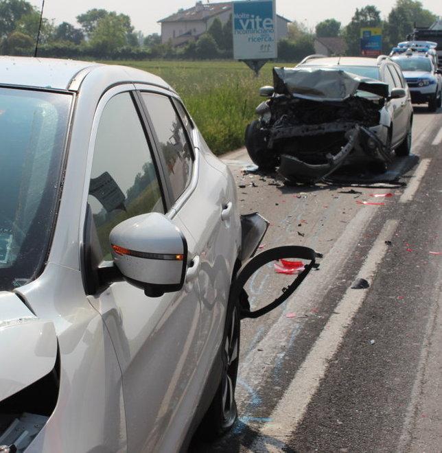 Scontro tra sei auto Sei contusi in ospedale