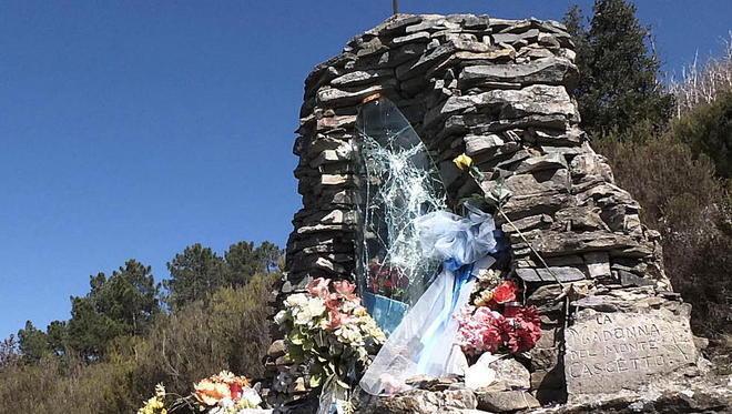 Spaccano il vetro che protegge la Madonna 