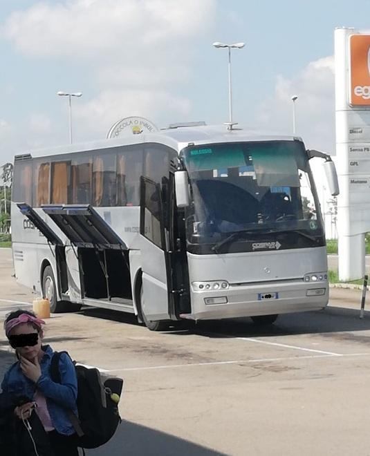 Fumo nel pullman in panne gita movimentata per gli alunni 