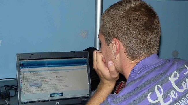 Oltre cento firme per l’accesso al web con la banda larga