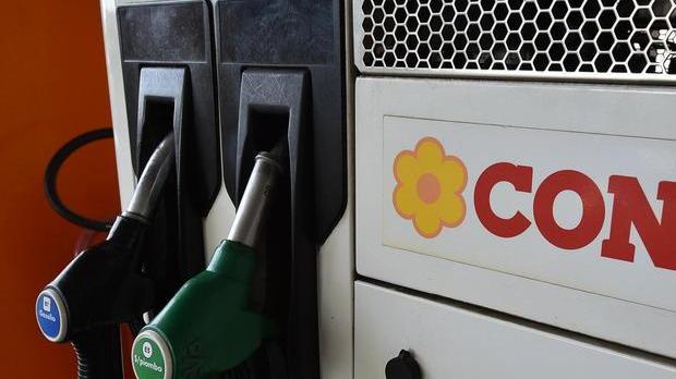 Il Brent va giù, il pieno oggi costa 3 cent al litro in meno