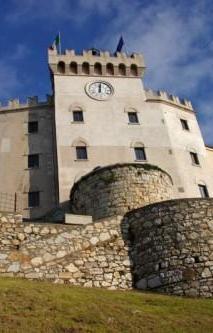 Sono 33 i seggi suddivisi nelle sette frazioni del territorio comunale