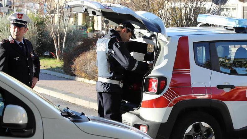 “Mine vaganti” sulle strade confiscate sessanta auto scovate senza assicurazione