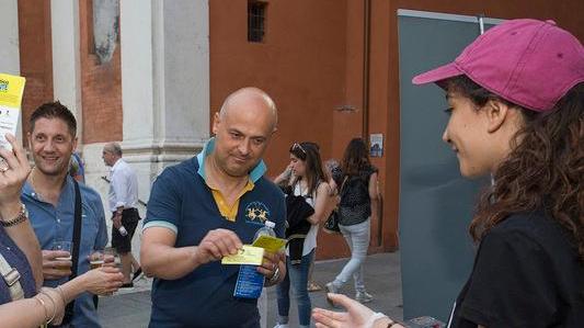 In centro c’è Stuzzicagente Impazza la maratona del gusto
