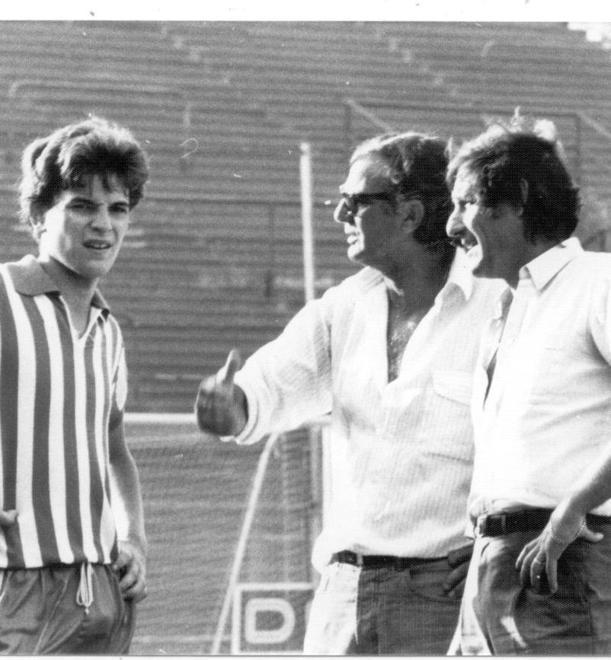 Squadra in campo con il lutto al braccio in memoria del “Tigre” Bozzao
