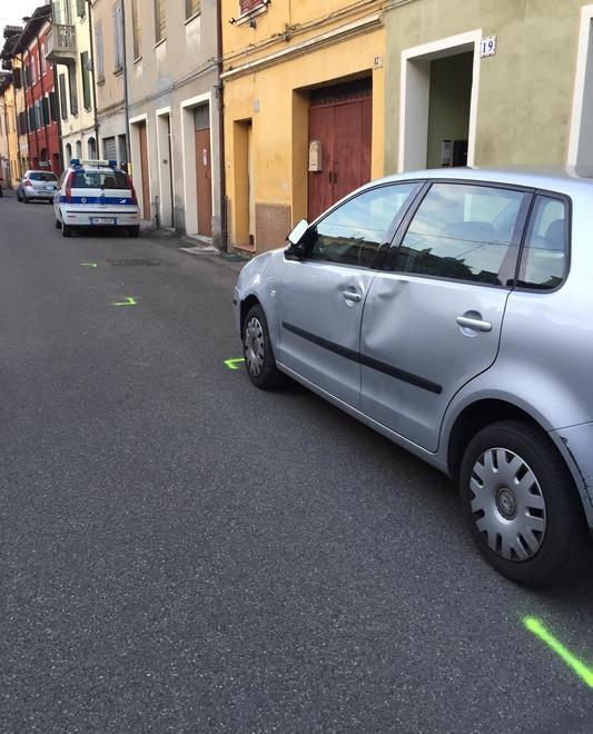 Si aggrava una delle due donne investite da un’auto in centro 