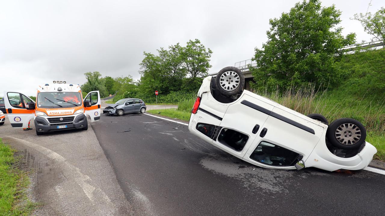 Migliarino, incidente: due all'ospedale