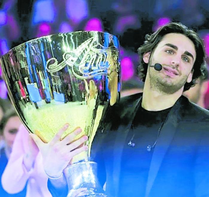 Amici, vince il bel tenore Alberto: «La musica sbaraglia i pregiudizi» 
