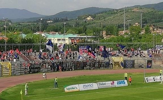 Arezzo-Pisa, tutti i tifosi ospiti in curva Nord dopo la firma dell’ordinanza comunale 