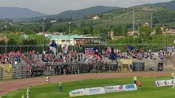 Arezzo-Pisa, tutti i tifosi ospiti in curva Nord dopo la firma dell’ordinanza comunale