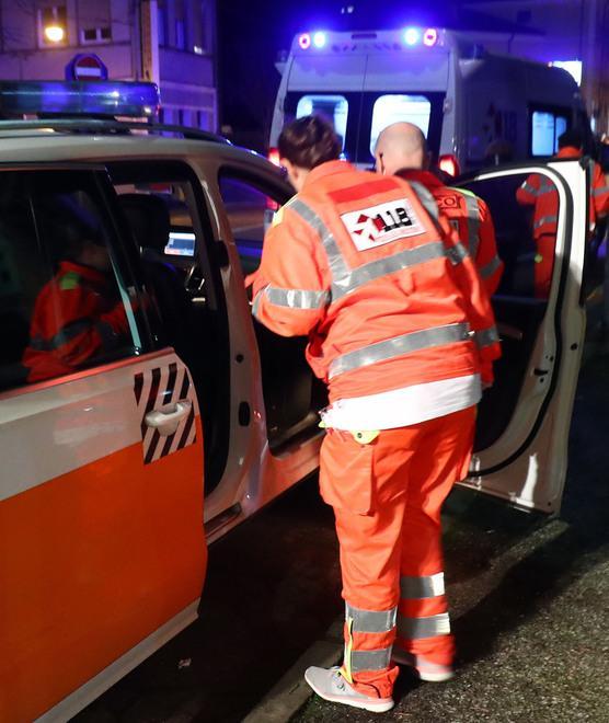Precipita dalla finestra e muore sulla strada 