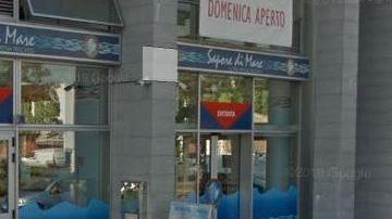 Un’agente fuori servizio blocca ladro di surgelati