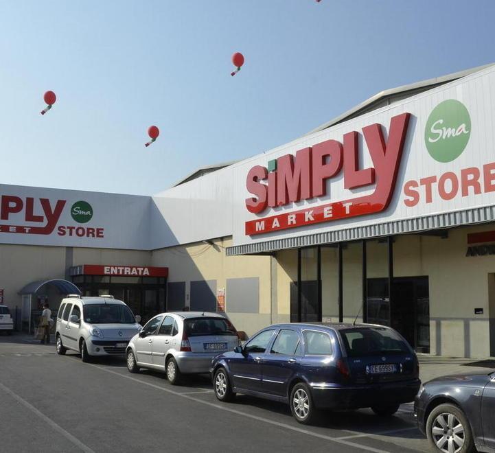 Addio alle insegne Simply, è caccia a un nuovo partner 