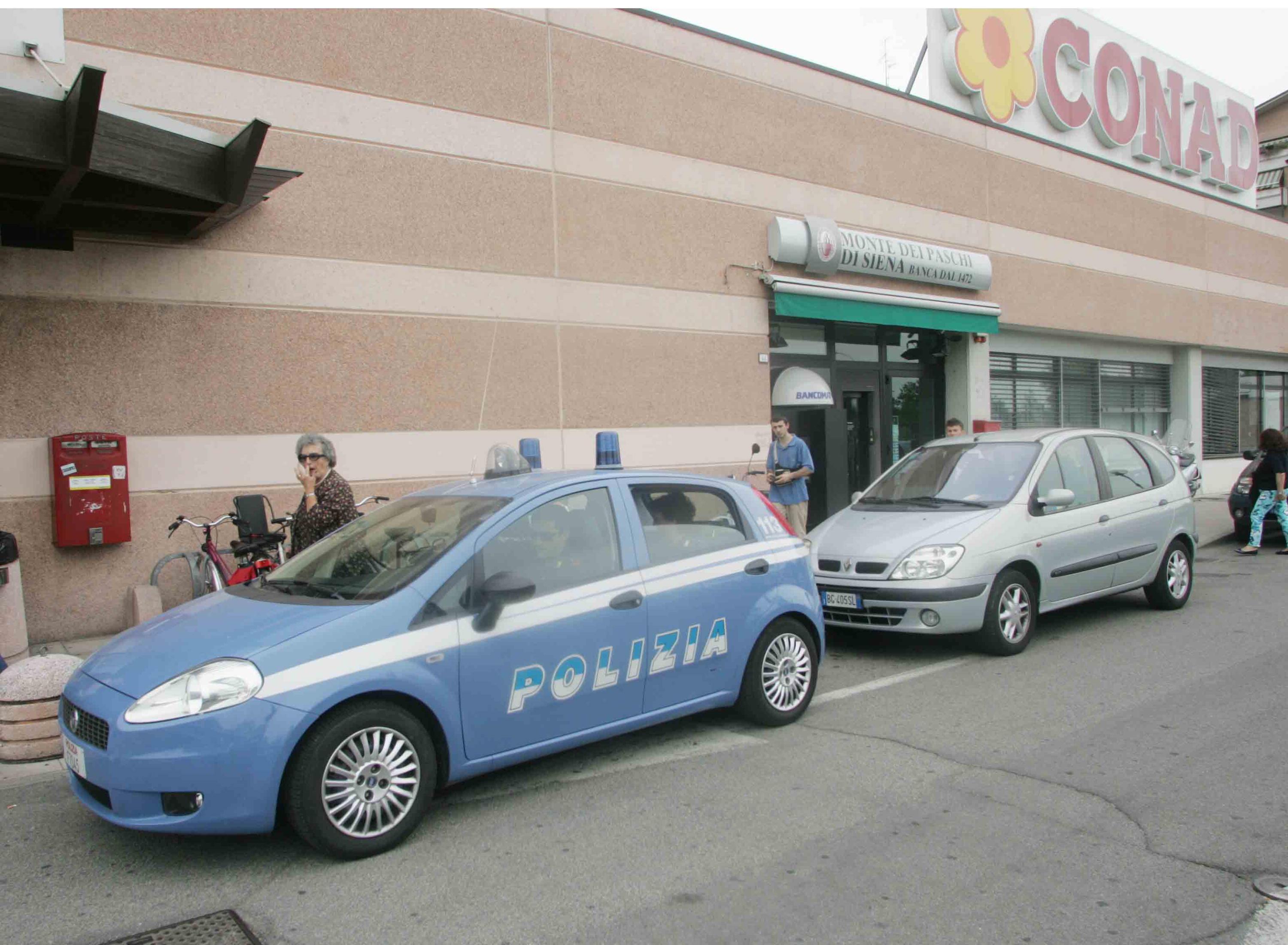 Reggio Emilia: va a fare la spesa al Conad Le Querce, le rubano la ...