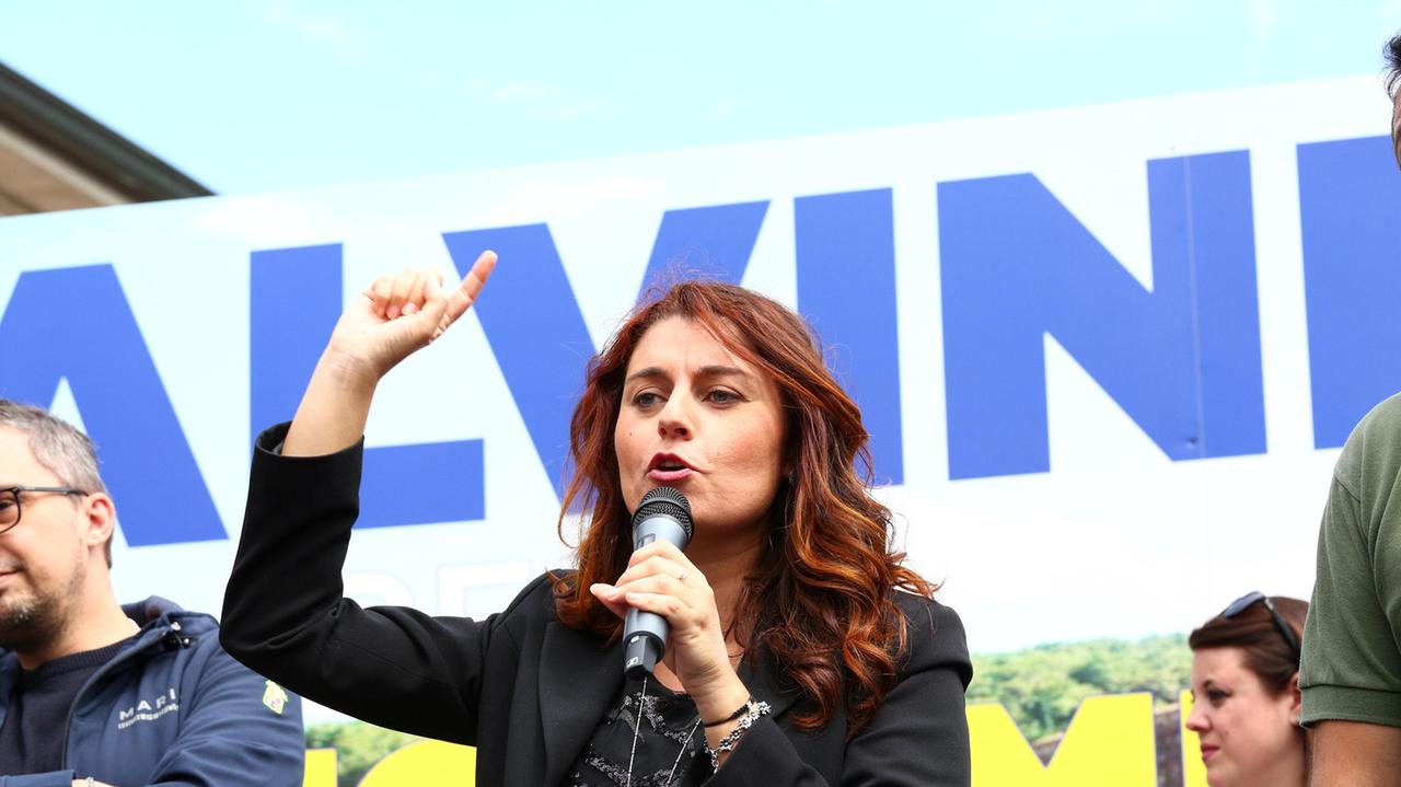Elezioni, Ceccardi: «La foto di Renzi appesa in ufficio per non gasarmi e finire come lui»