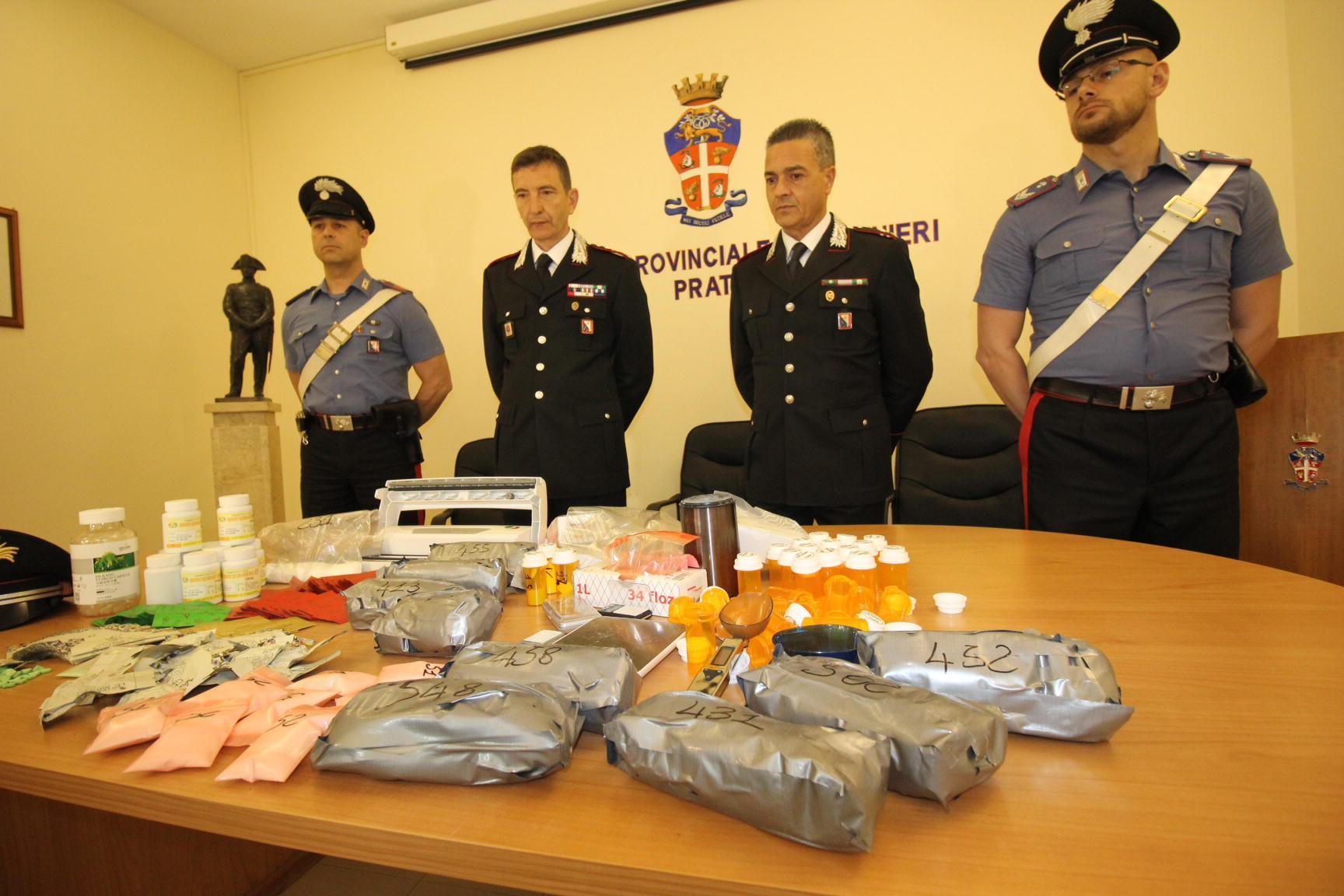L'enorme quantità di droga sequestrata dai carabinieri di Prato