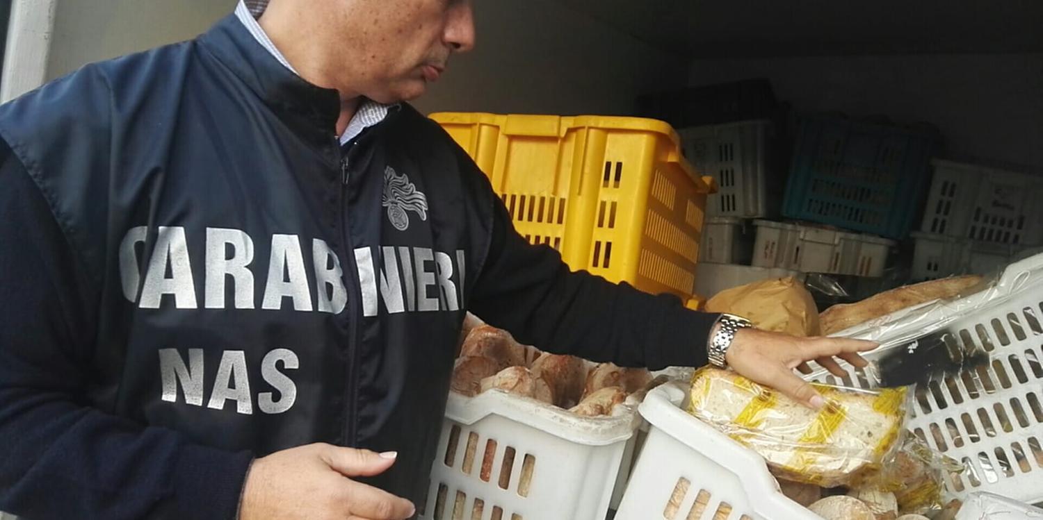 Il Nas trova carne e pesce senza etichette e sporcizia nel ristorante, attività sospesa