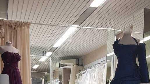 Lidia torna in via Marruota con il negozio per gli sposi
