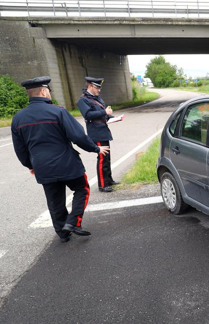 Due feriti nello scontro Macchina cappotta sulla rampa della Super