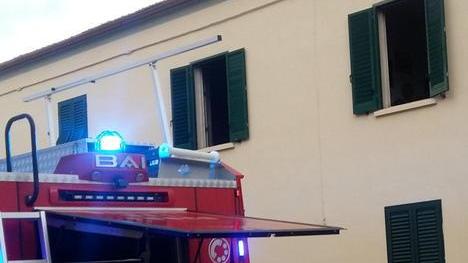 Resta grave la pensionata intossicata nel rogo