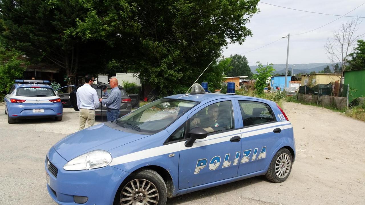 Mezzi della polizia di Pistoia