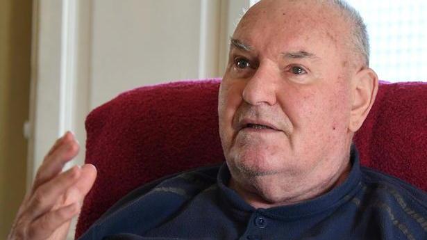 L’ex sindaco di Pontedera ed ex deputato Giacomo Maccheroni all’interno della sua abitazione (foto Franco Silvi)