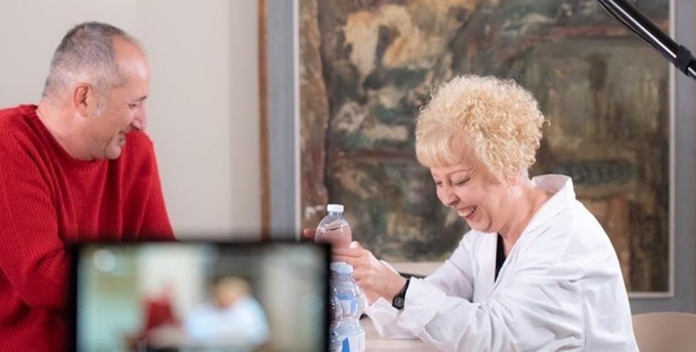 Un prof e artisti apuani sul set per il film di Luca Martinelli 