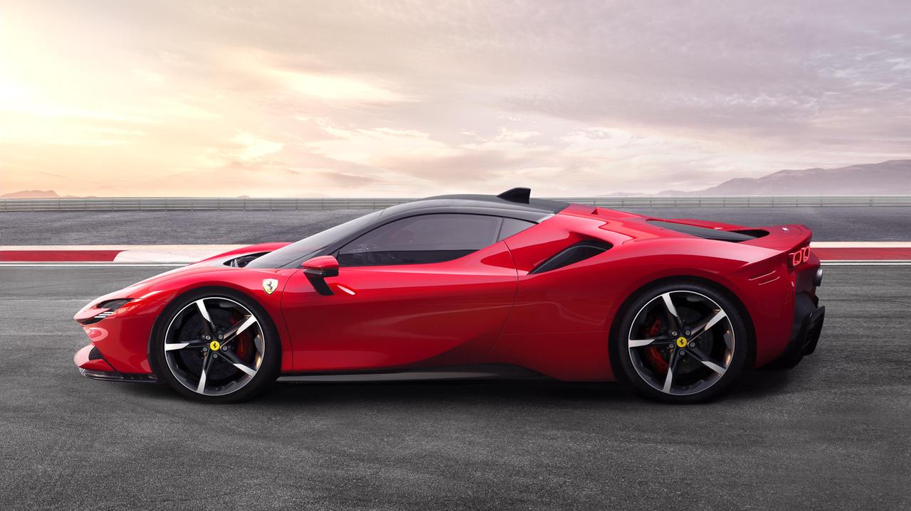 Maranello. Ecco la Ferrari SF90 Stradale la prima rossa ibrida