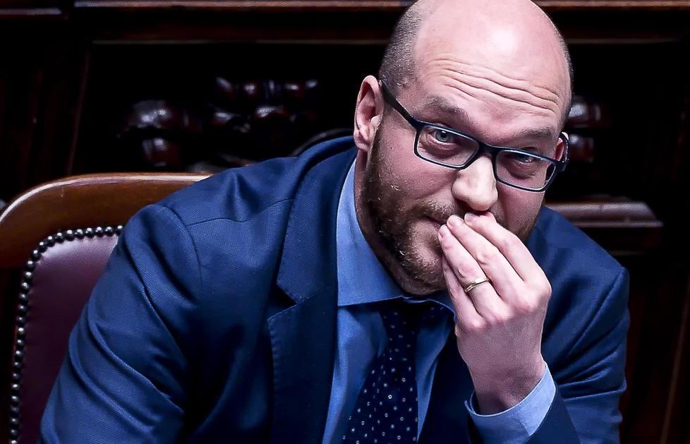 Fontana: «Il corteo dei gay? Io sto con la processione» 