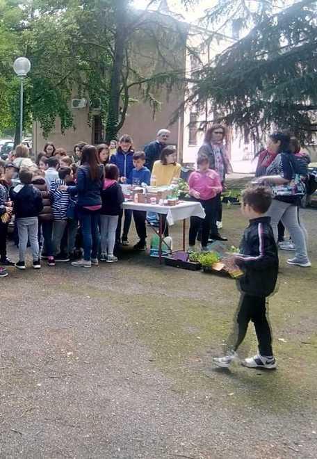 Mercatino dei bambini in aiuto alla piccola Alma