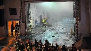 Incendio sul traghetto Genova-Porto TorresEvacuati 124 passeggeri. Paura a bordo