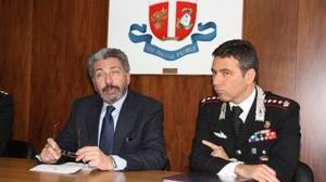 Il procuratore capo di Sassari, Roberto Saieva<br>e il comandante dei carabinieri Paolo Carra 