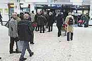 Volo Roma-Alghero da incubo: dieci ore in attesa di un aereo