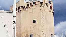 Porto Torres, i lavoratori della Vinyls occupano la Torre aragonese