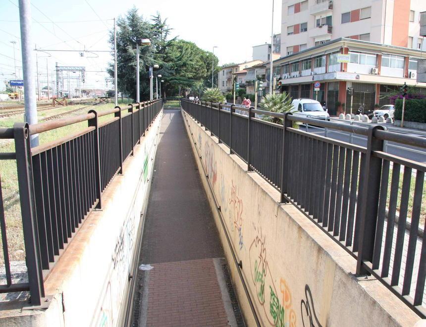 Un solo sottopasso adatto alle biciclette 