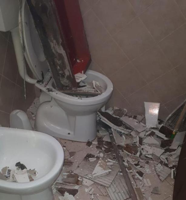 Pineta di Ponente, vandali si accaniscono su un chiosco 