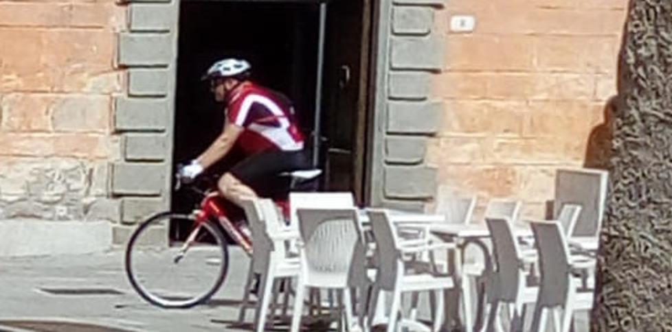 «Agenti controllino il divieto di andare in bici per il corso» 