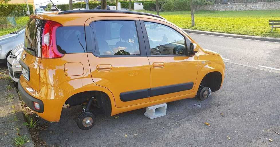 Trova l’auto senza ruote