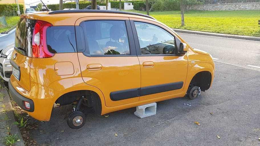 Trova l’auto senza ruote