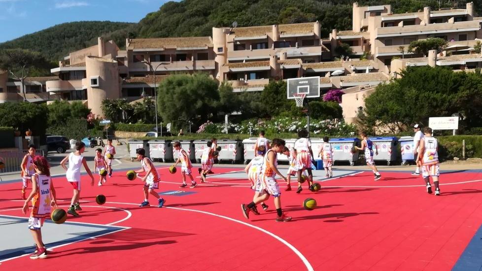 Basketball camp al Giglio quest’anno si fa in quattro «Un mese sotto canestro»