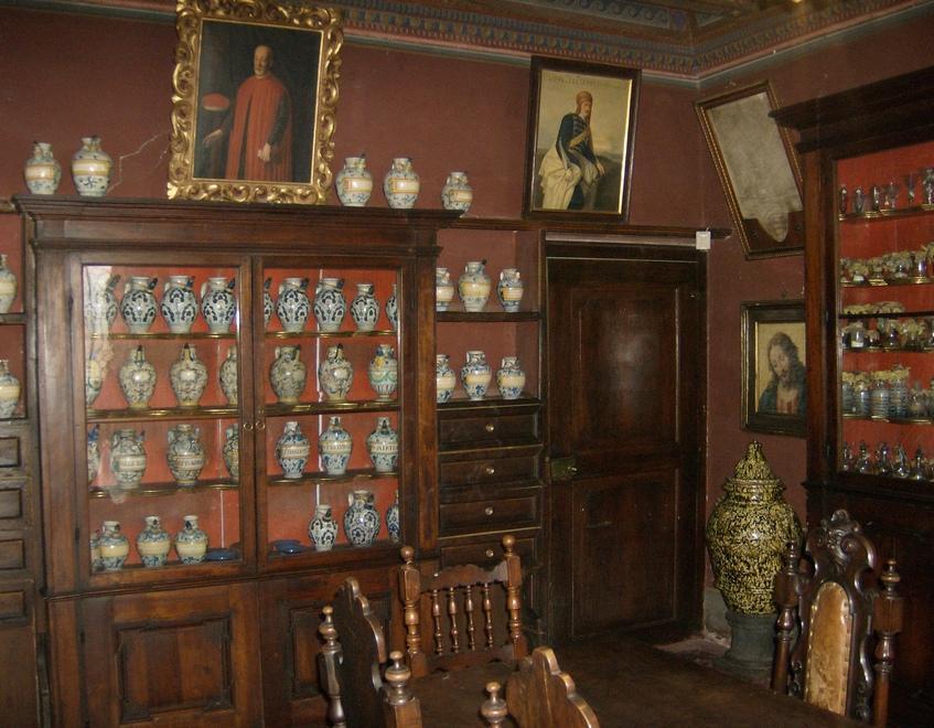 Ampolle, erbe e la cassaforte dei veleni. Figline, benvenuti nell’antica spezieria  