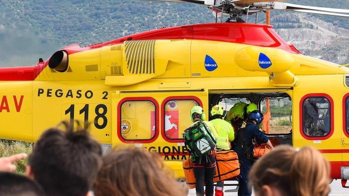 L'elisoccorso Pegaso durante la cerimonia per i 20 anni di attività (foto Agenzia Bf)