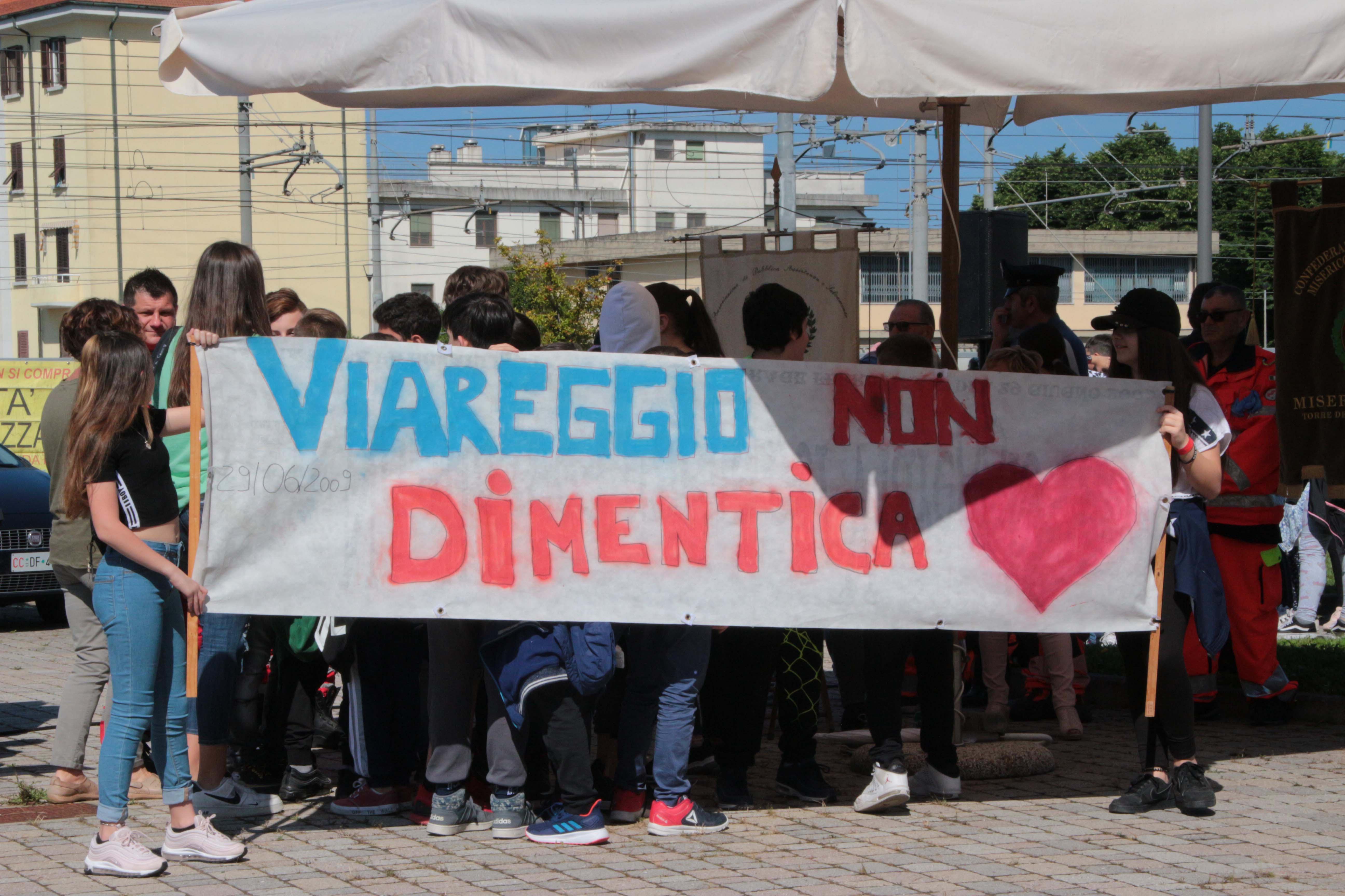 Strage di Viareggio: bambini e ragazzi in via Ponchielli aprono il Mese della Memoria