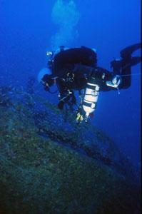 Un cargo russo pieno di veleni dimenticato nei fondali di Capo Carbonara