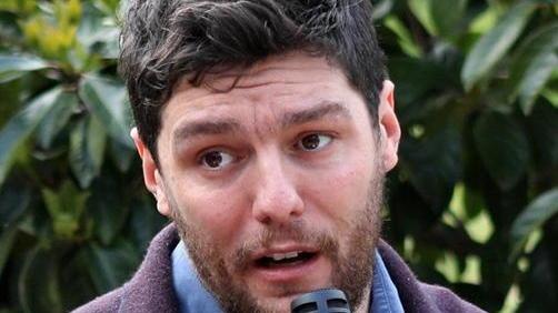 Bruciati non c’è e scrive che starà all’opposizione