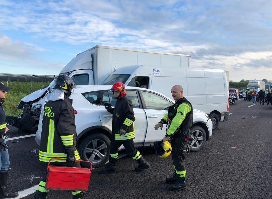 Schianto auto e camion A13 chiusa per due ore Code per 10 chilometri